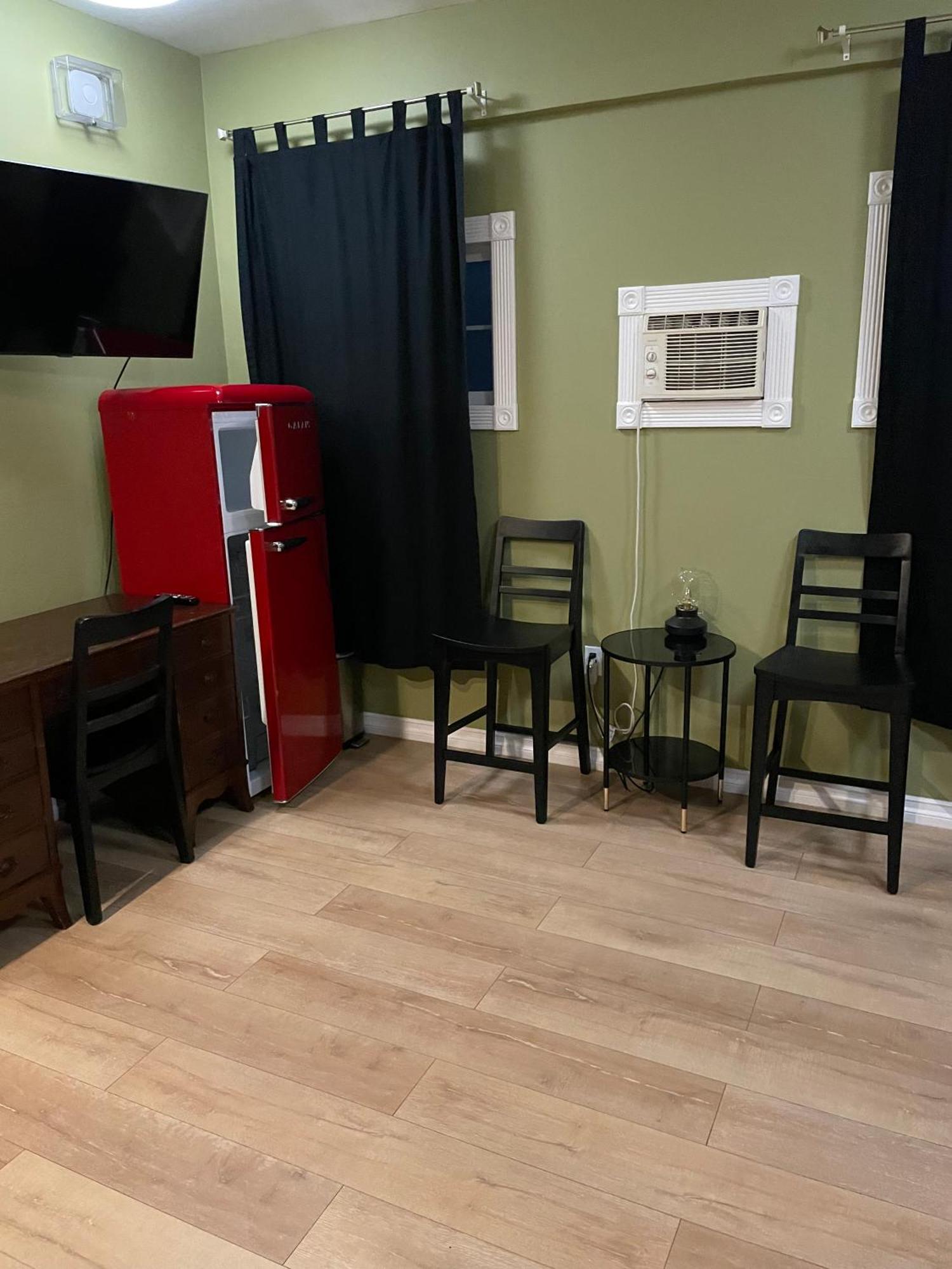 Homestay Private W/ Private Full Bathroom & Wifi & Ac & Shared Kitchen In Angeles Los Angeles