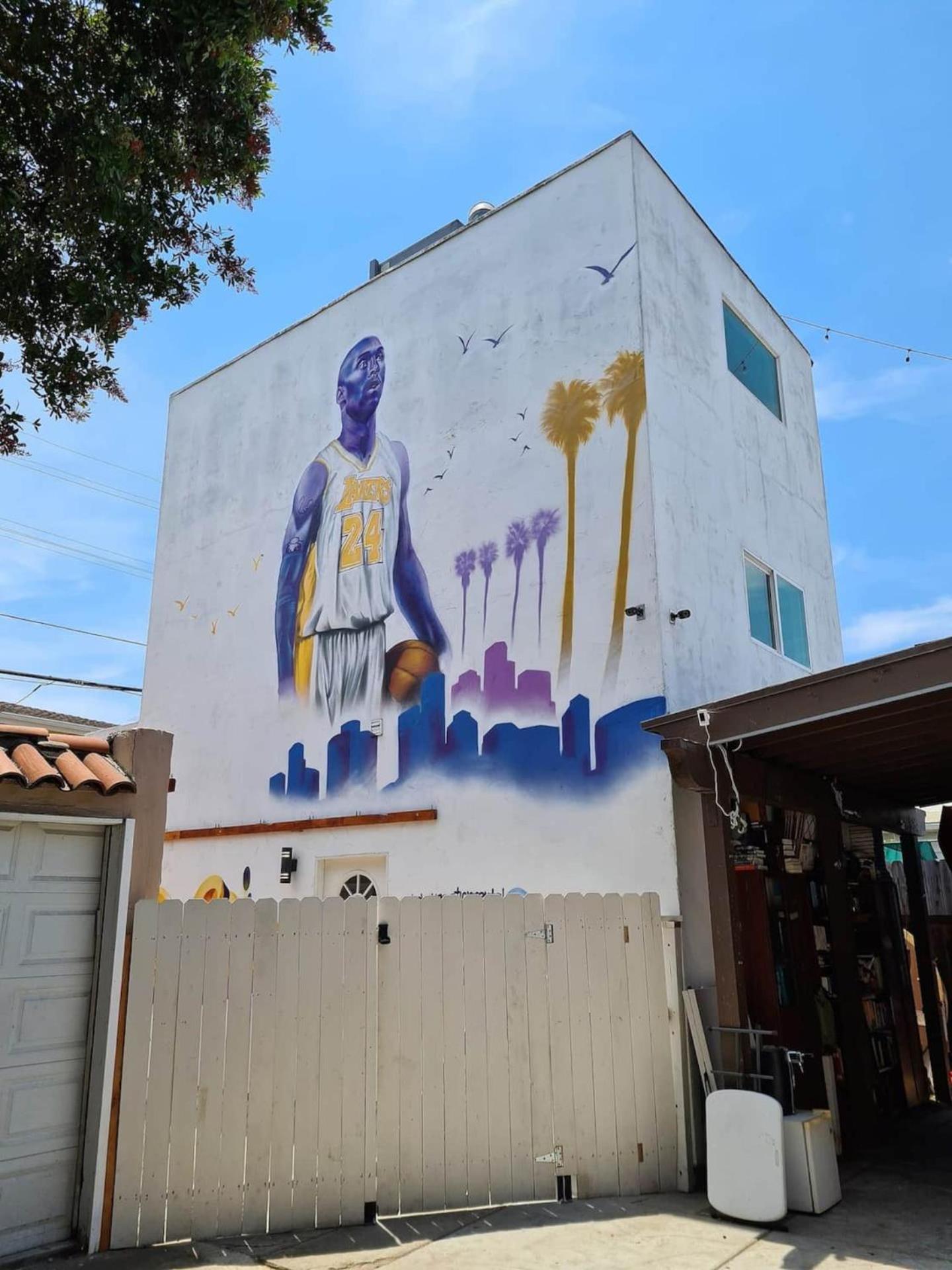 Kobe Bryant-themed 3 Bedroom With Hot Tub 10 Minutes From Rodeo Drive Holiday home
