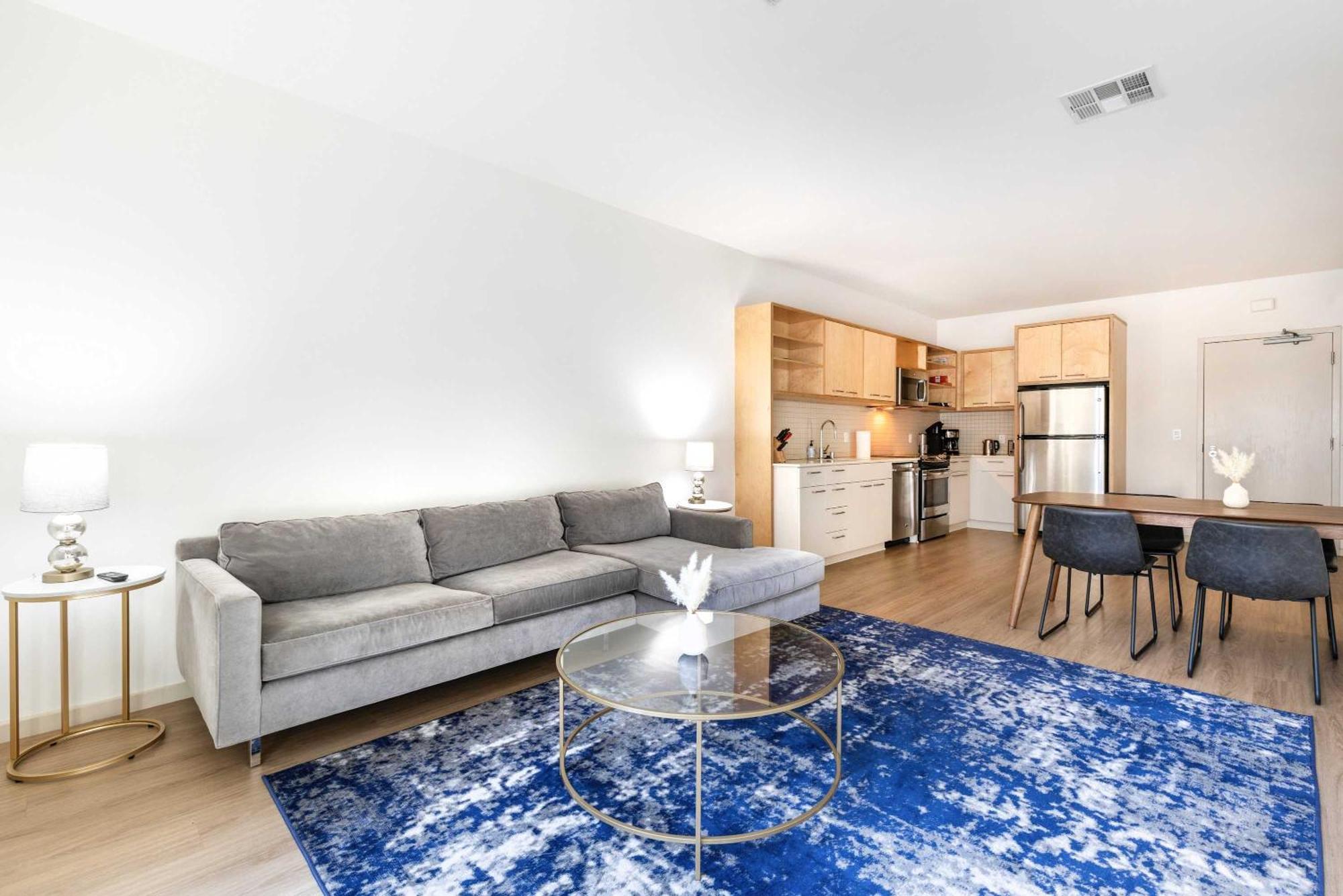 New 2br Hollywood Opulent Oasis Retreat Apartment