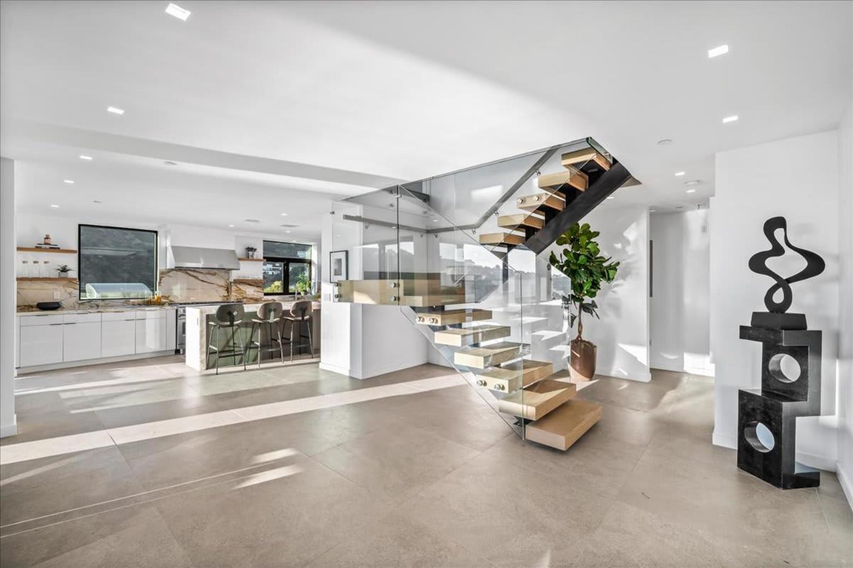 The Hollywood Observatory A Masterpiece Of Modern Luxury And Elegance