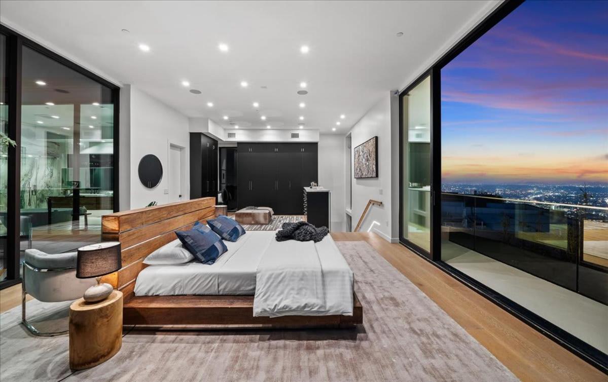 The Hollywood Observatory A Masterpiece Of Modern Luxury And Elegance Los Angeles