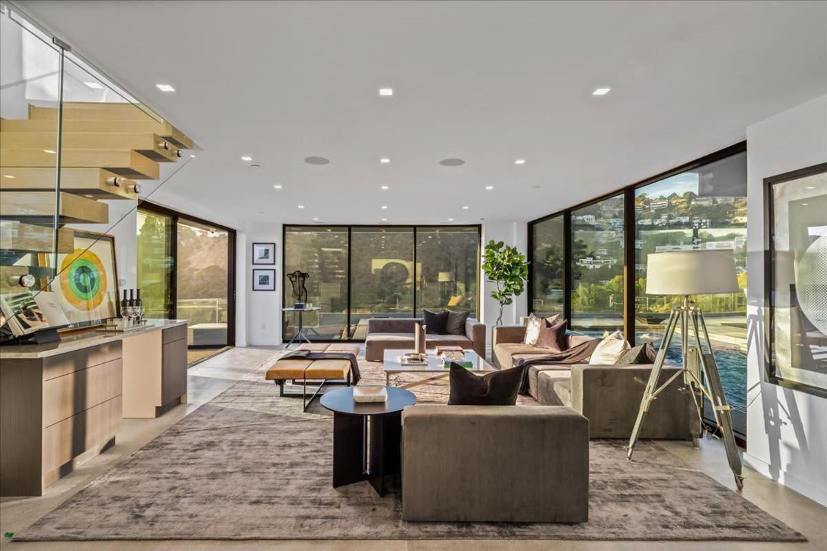 The Hollywood Observatory A Masterpiece Of Modern Luxury And Elegance