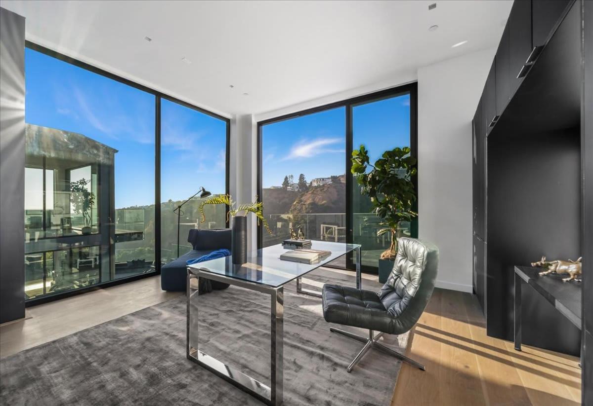 The Hollywood Observatory A Masterpiece Of Modern Luxury And Elegance