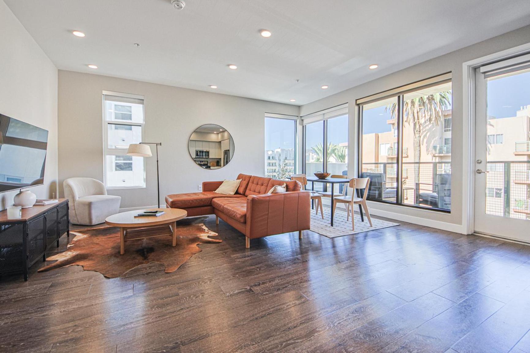Hollywood Escape! Elegant 2br 2ba Apartment