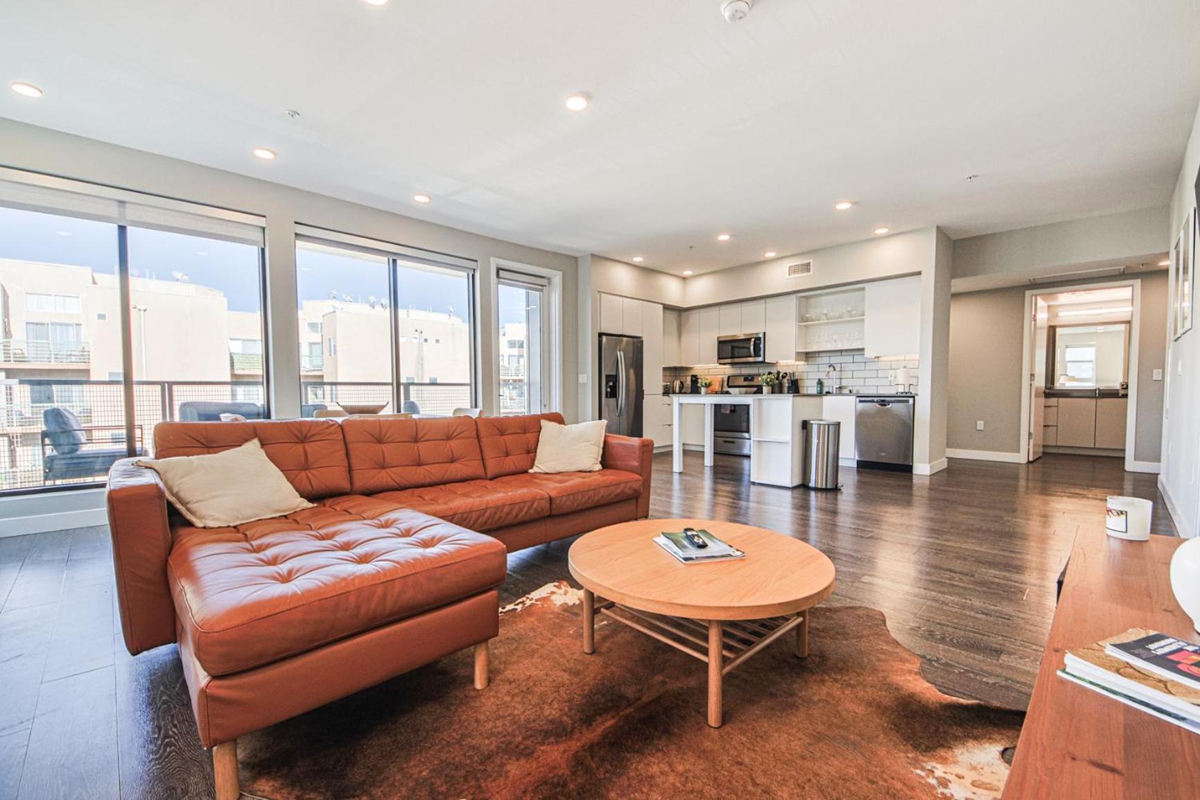 Hollywood Escape! Elegant 2br 2ba Apartment