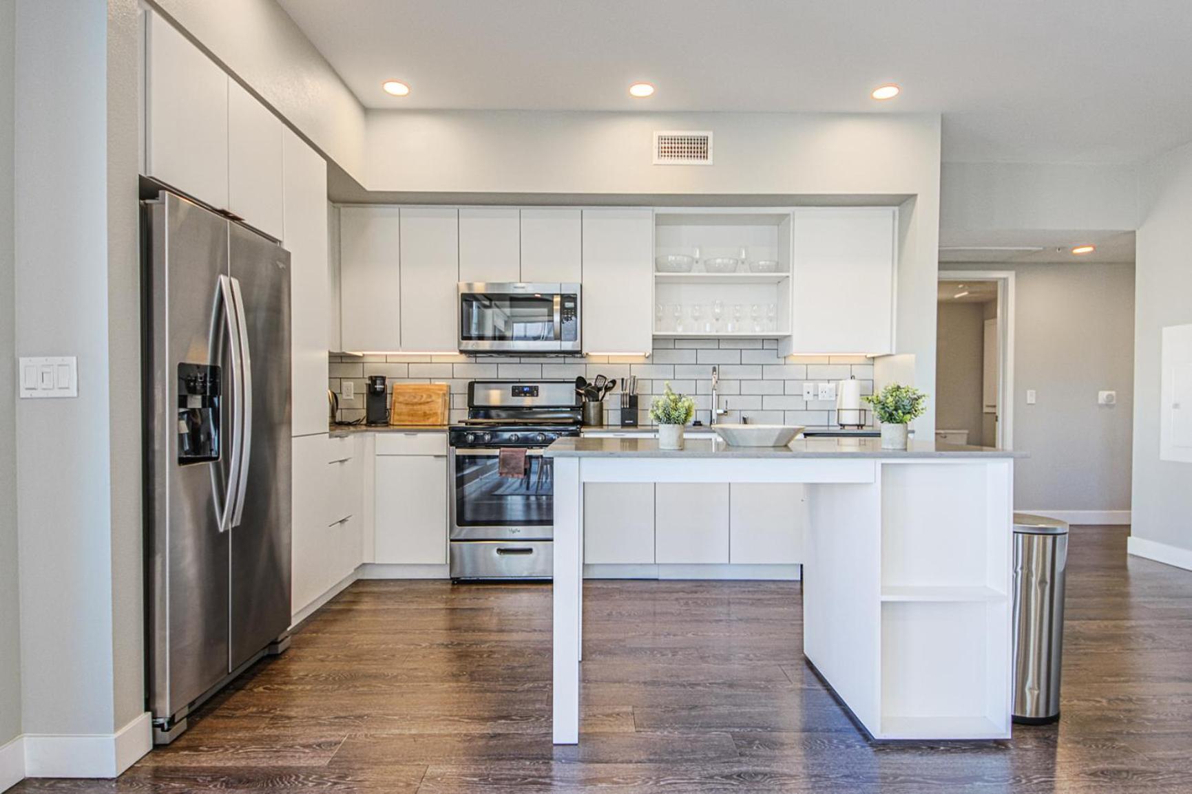 Hollywood Escape! Elegant 2br 2ba Apartment *