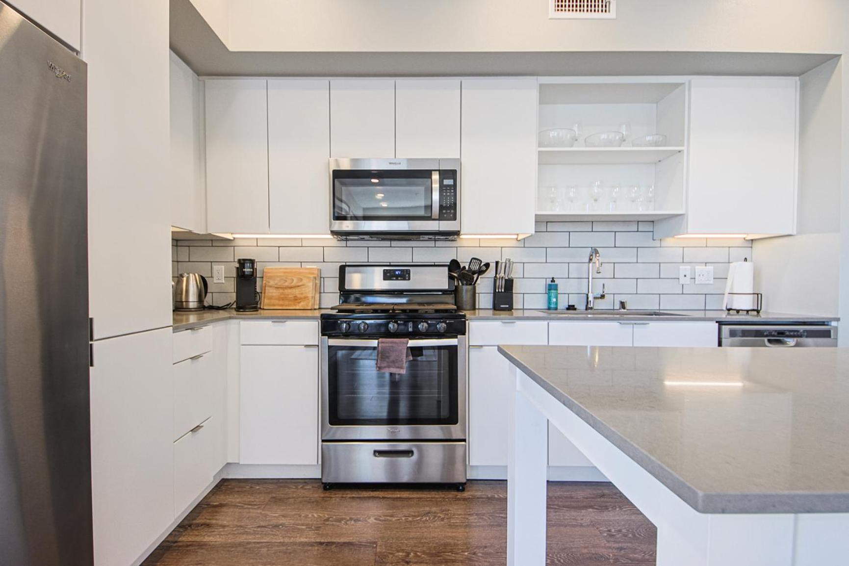 Hollywood Escape! Elegant 2br 2ba *
