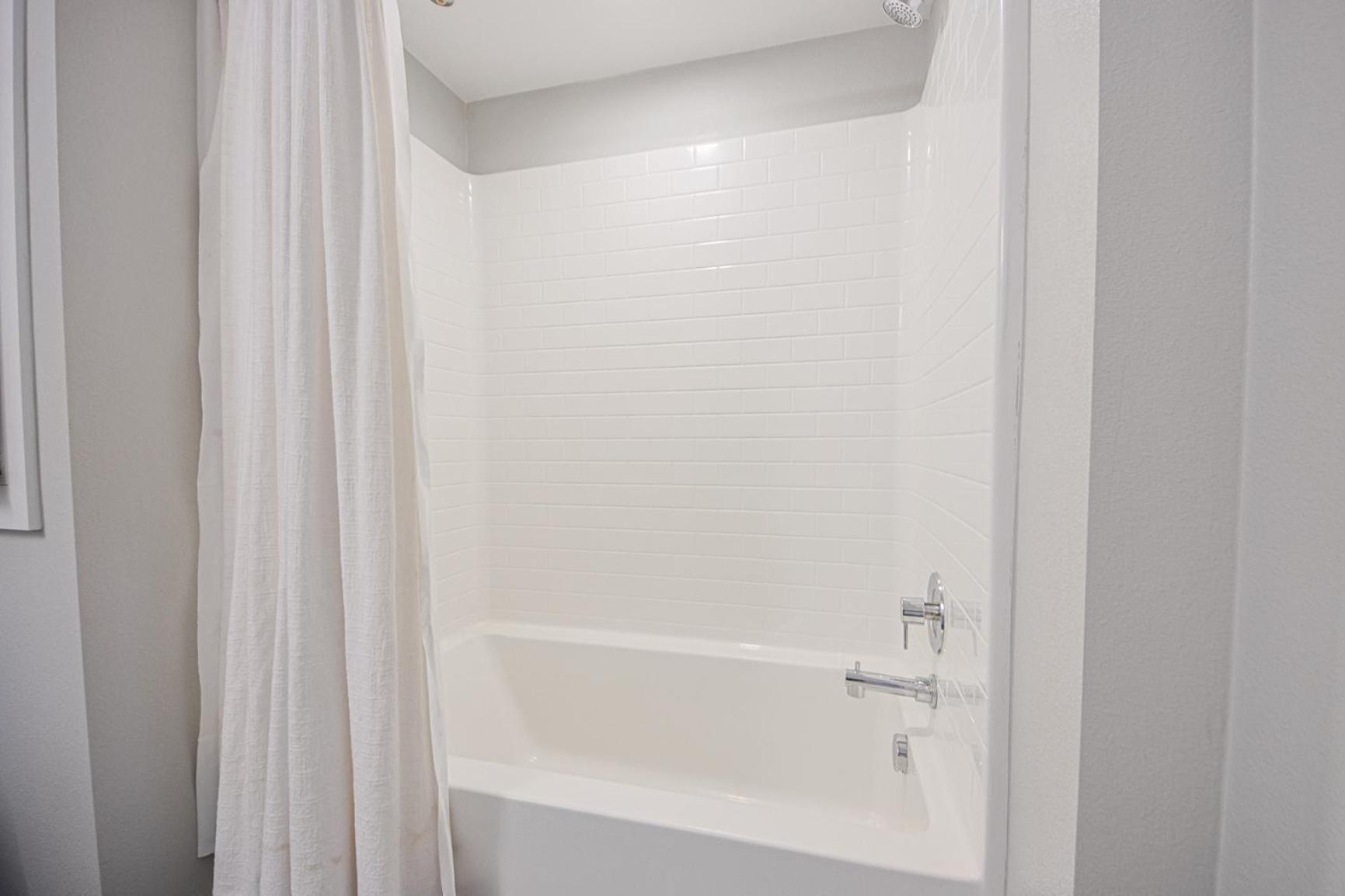 Hollywood Escape! Elegant 2br 2ba Apartment