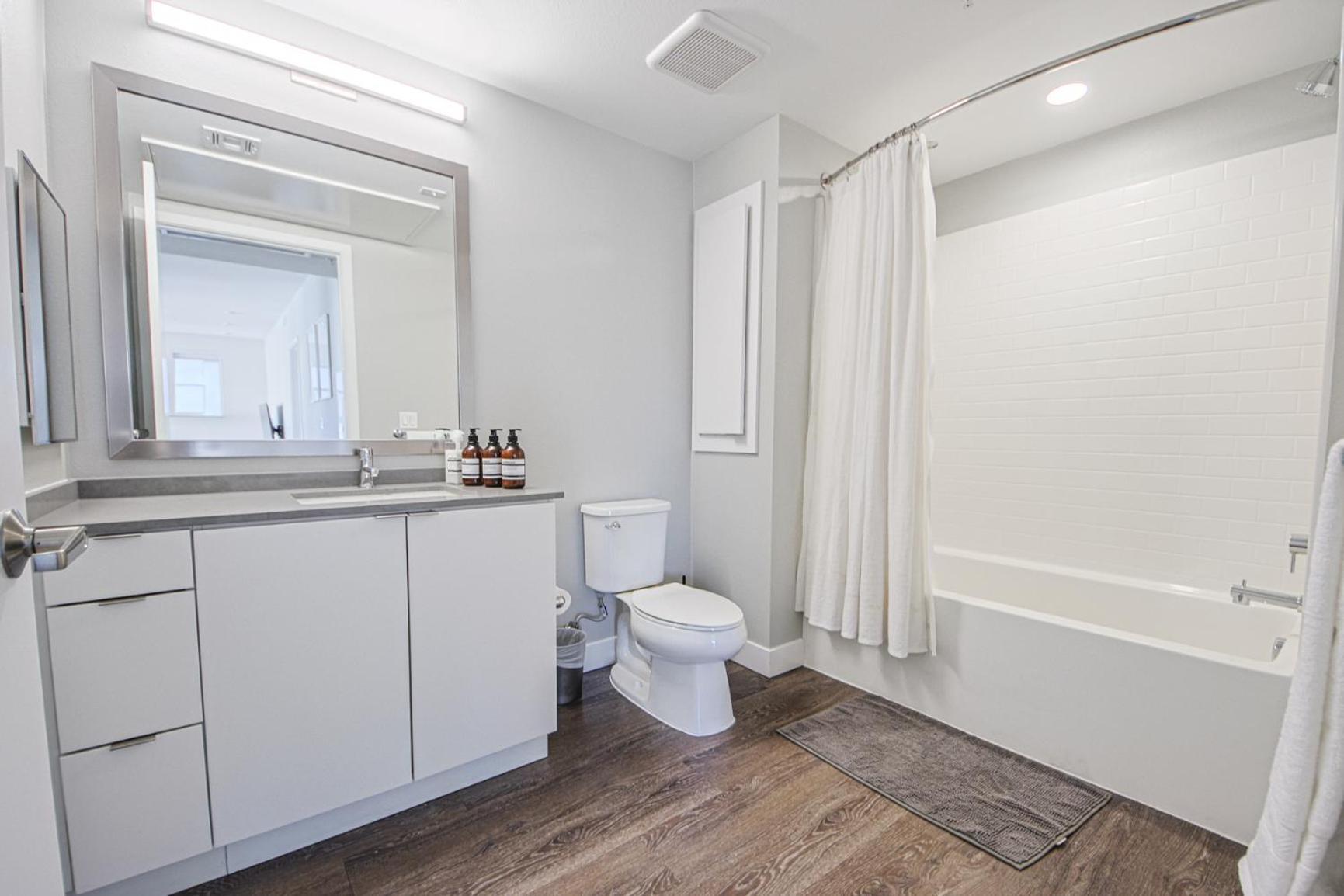 Hollywood Escape! Elegant 2br 2ba Apartment *