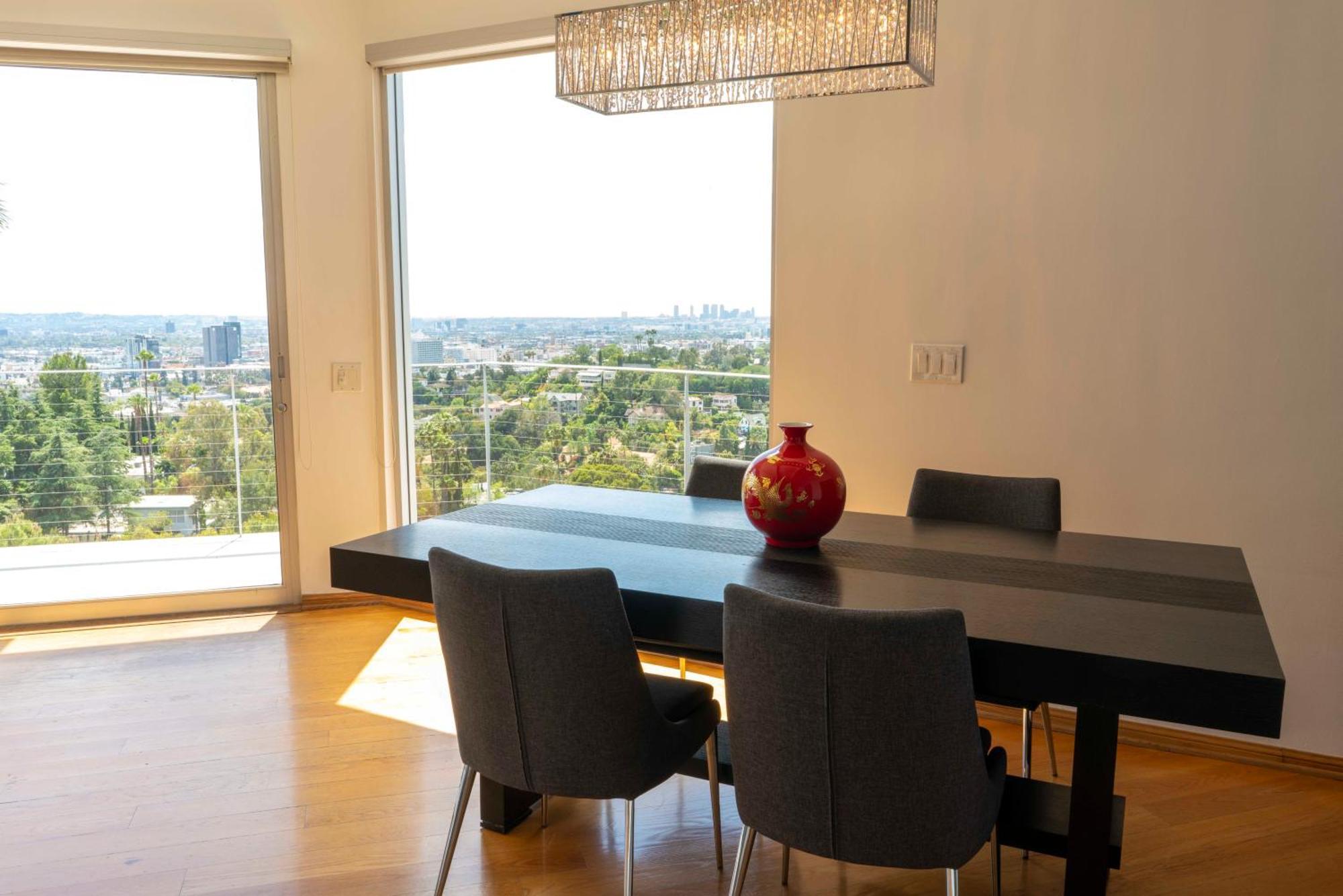 Beautiful 3bd 2bath House With Panoramic View *
