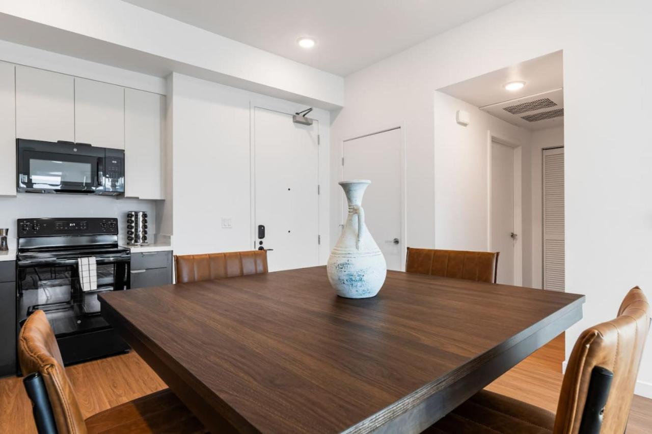 Light-filled Artsy In Little Tokyo Apartment Los Angeles