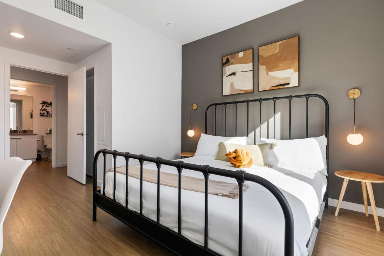 Light-filled Artsy In Little Tokyo Apartment