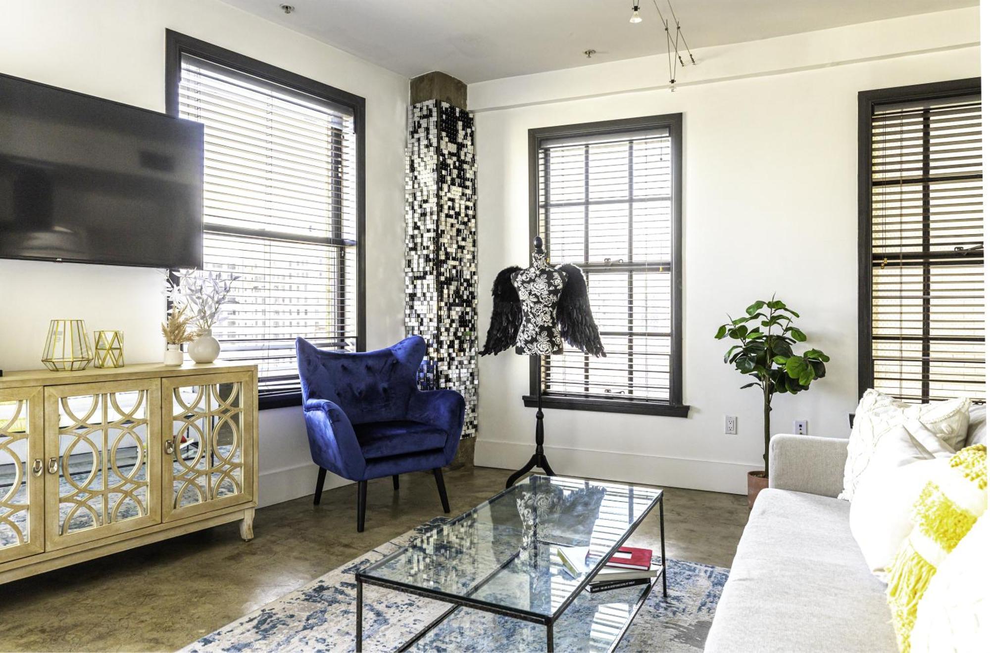 Urban Loft Apartment *