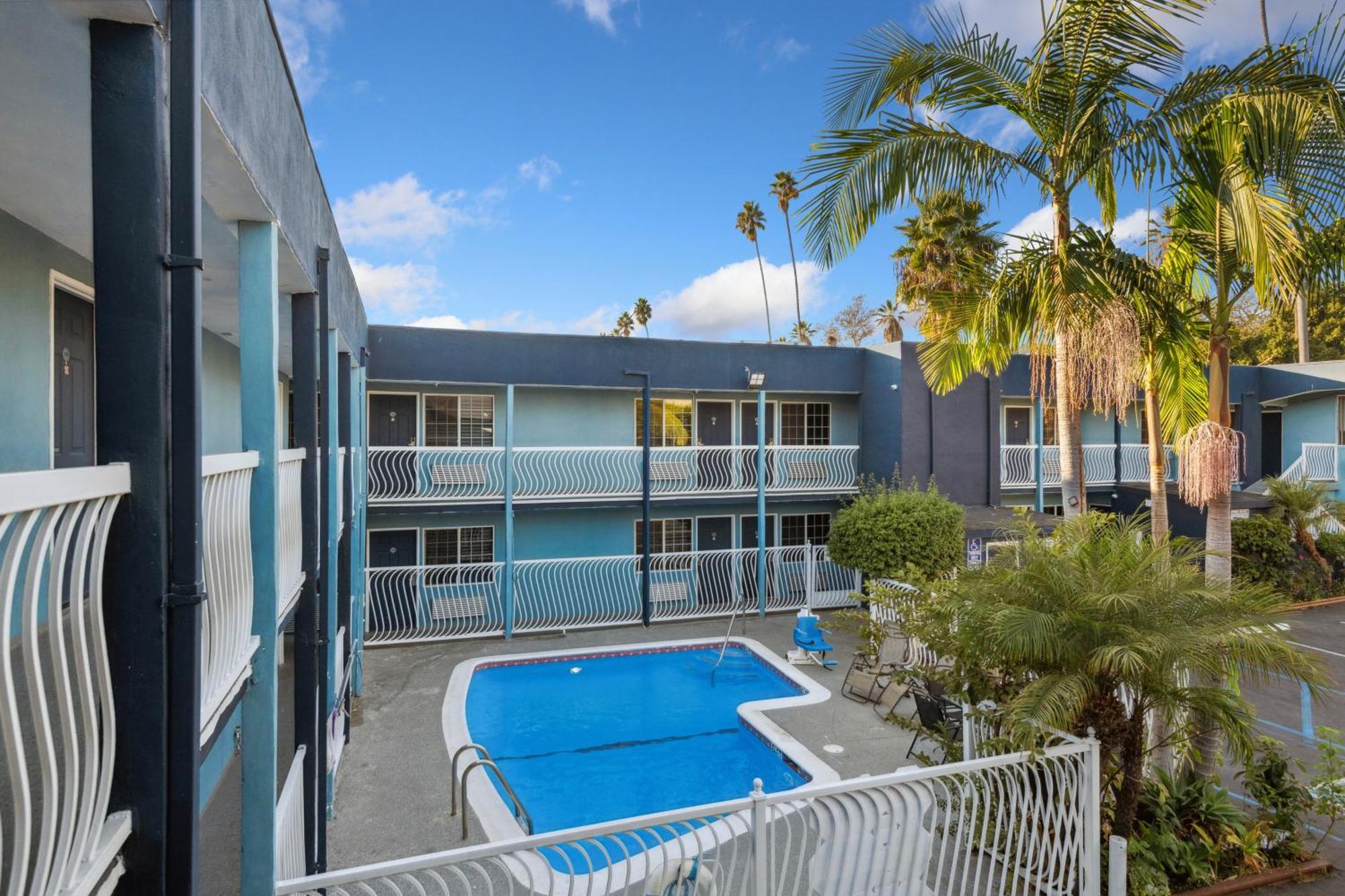 H-wood Hotel