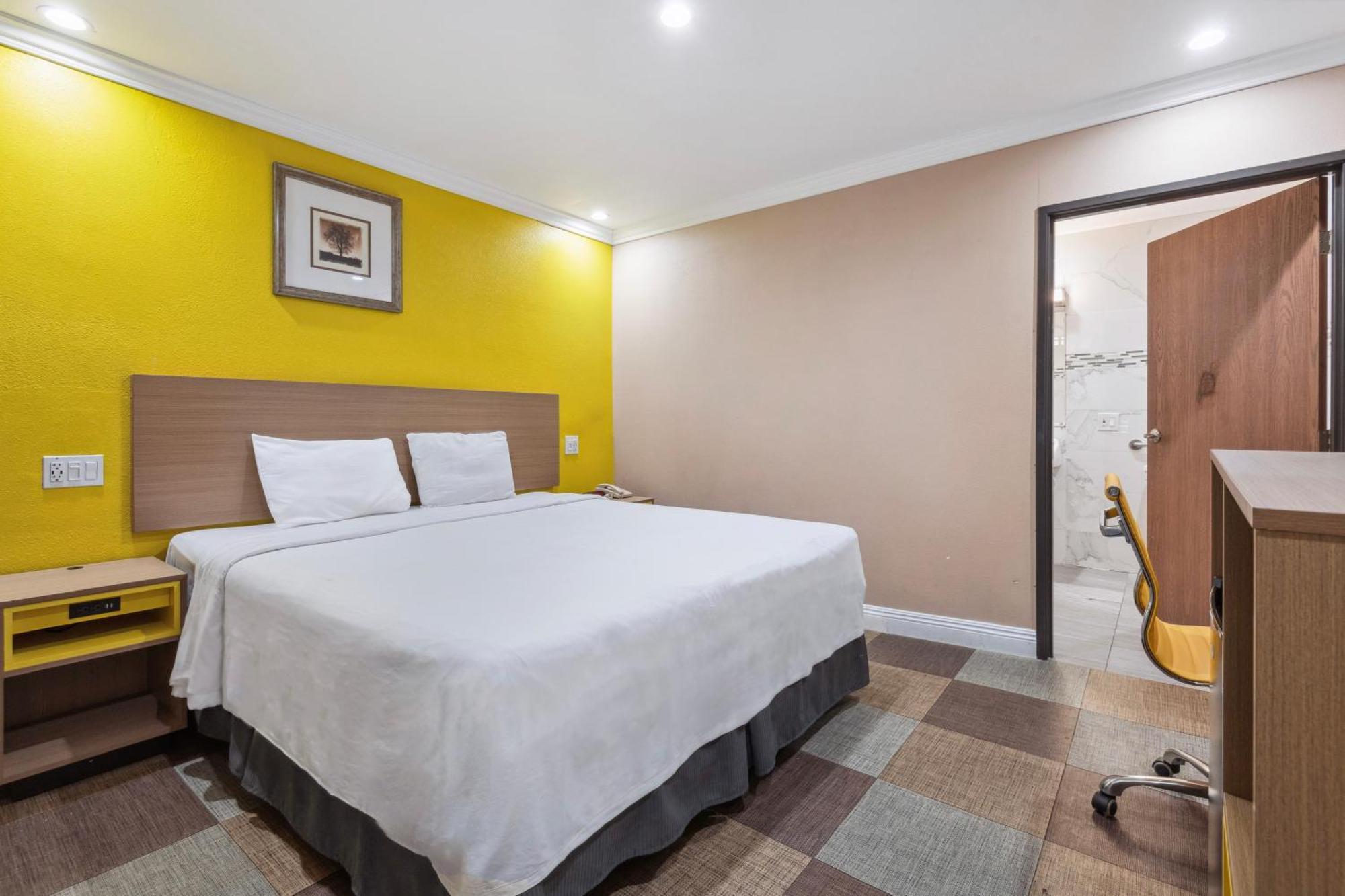 Hotel H-wood