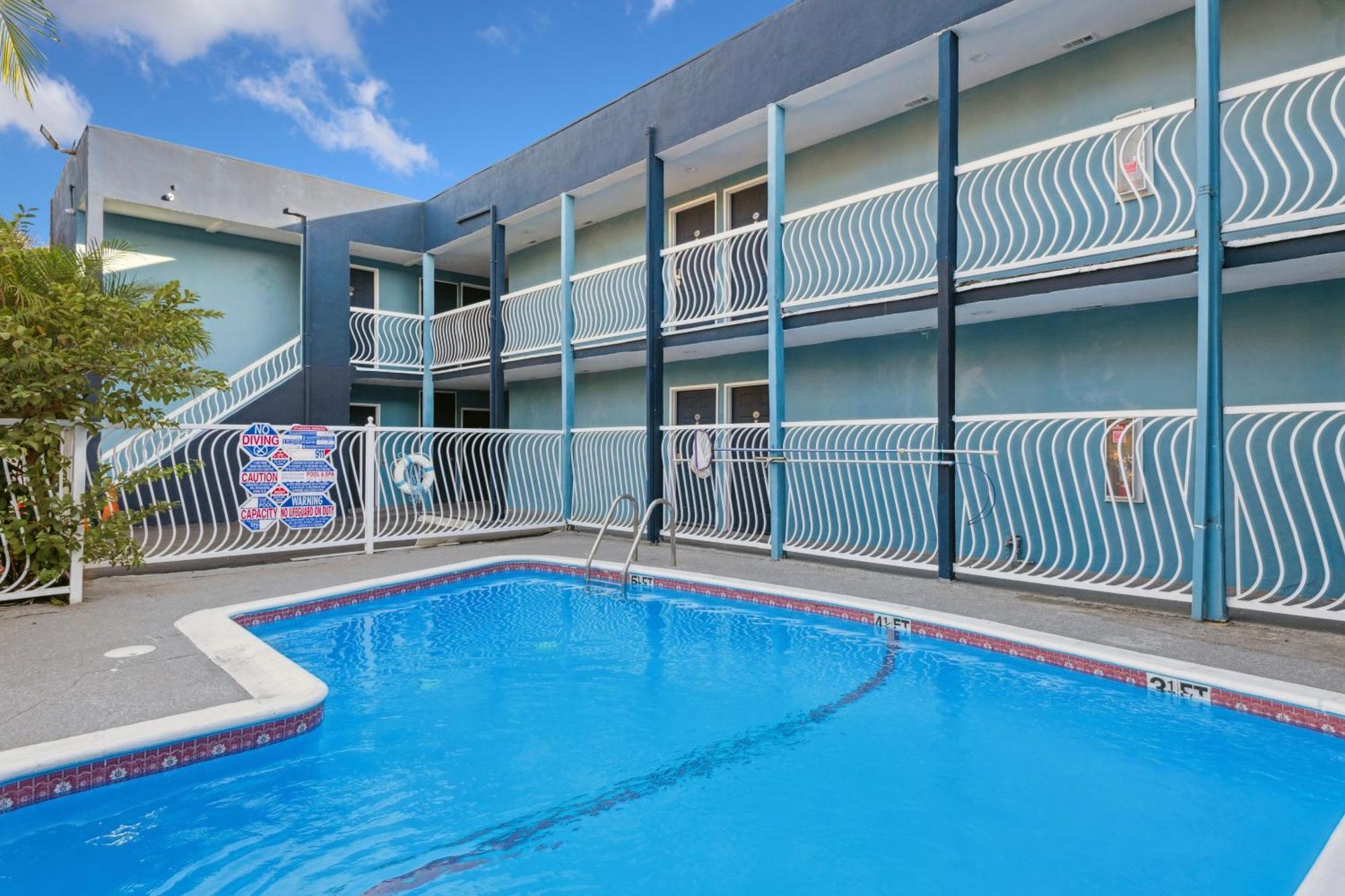 Hotel H-wood 3*