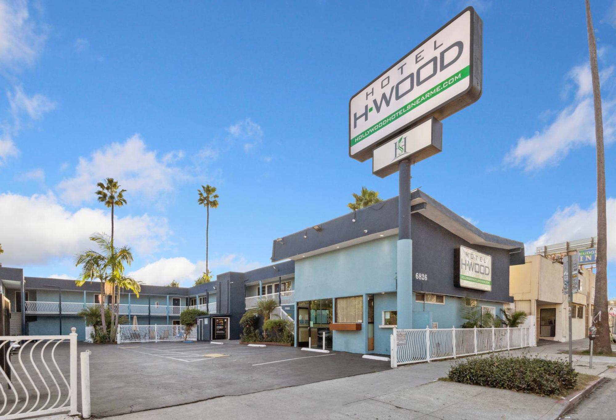 H-wood Hotel 3*