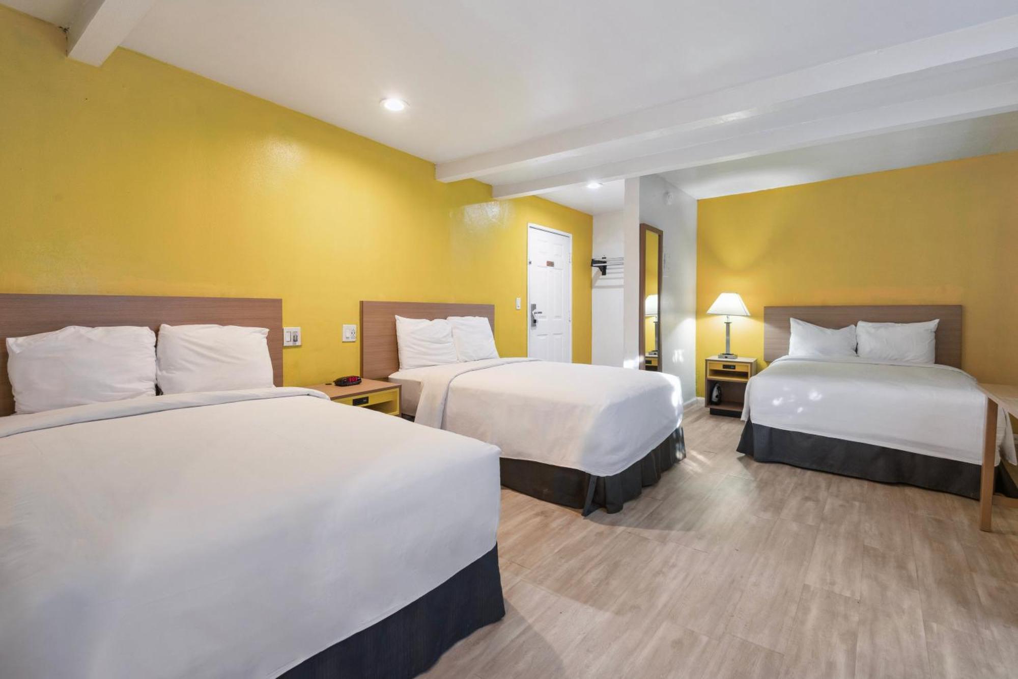 Hotel H-wood 3*