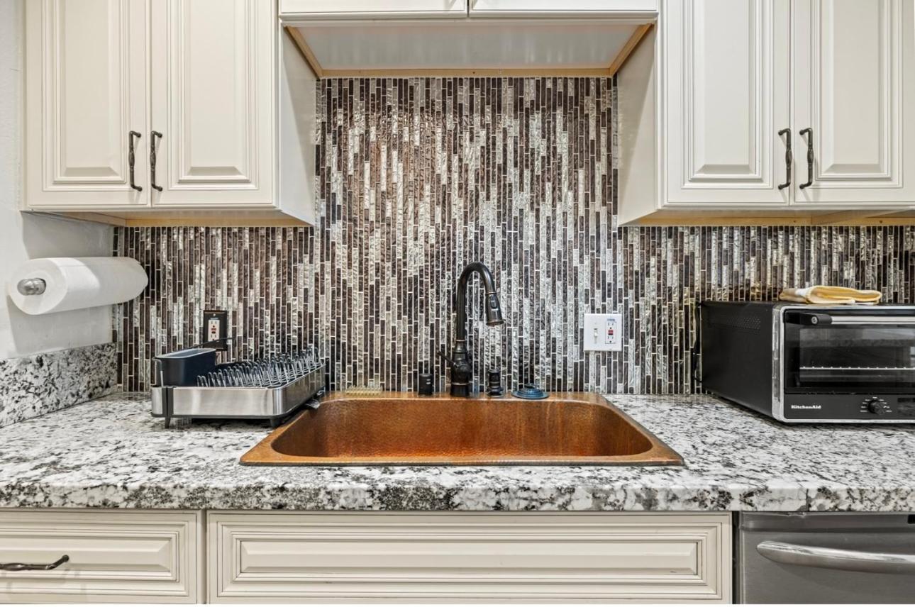 Apartment Elegant Hollywood Retreat - Spacious 2br 2ba With Resort-style Amenities