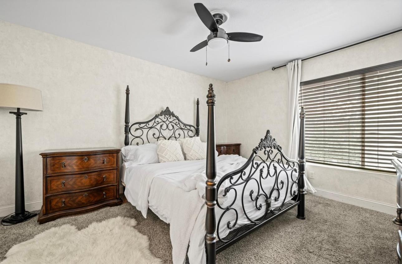 Elegant Hollywood Retreat - Spacious 2br 2ba With Resort-style Amenities Apartment Los Angeles