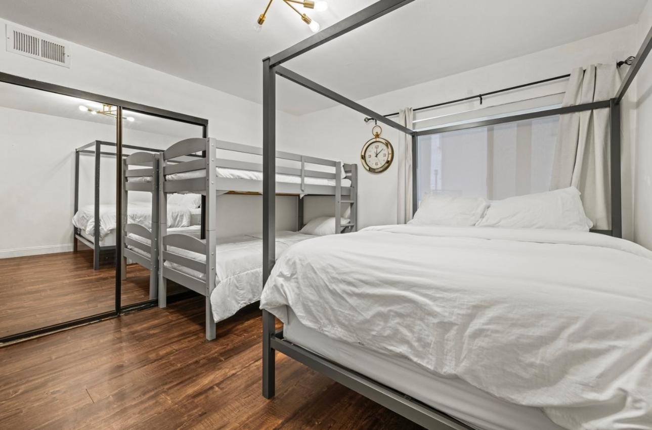 Elegant Hollywood Retreat - Spacious 2br 2ba With Resort-style Amenities Los Angeles