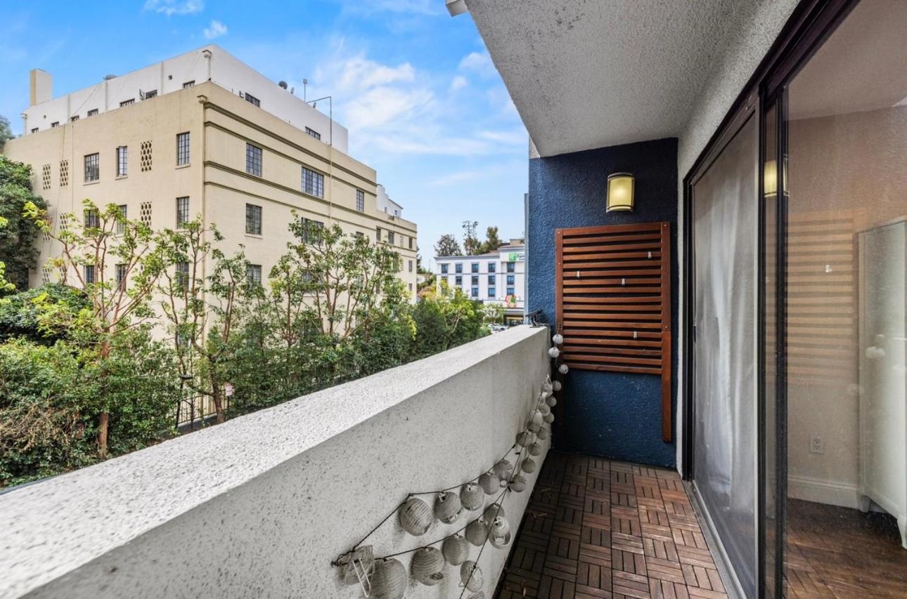 Apartment Elegant Hollywood Retreat - Spacious 2br 2ba With Resort-style Amenities Los Angeles