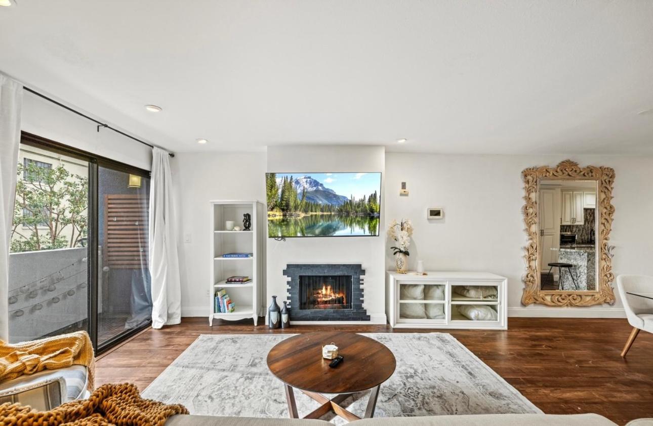 Elegant Hollywood Retreat - Spacious 2br 2ba With Resort-style Amenities Apartment *