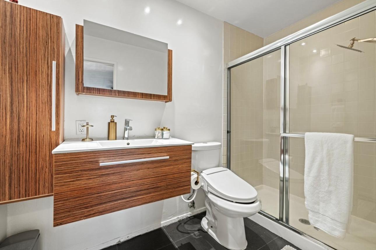 Elegant Hollywood Retreat - Spacious 2br 2ba With Resort-style Amenities