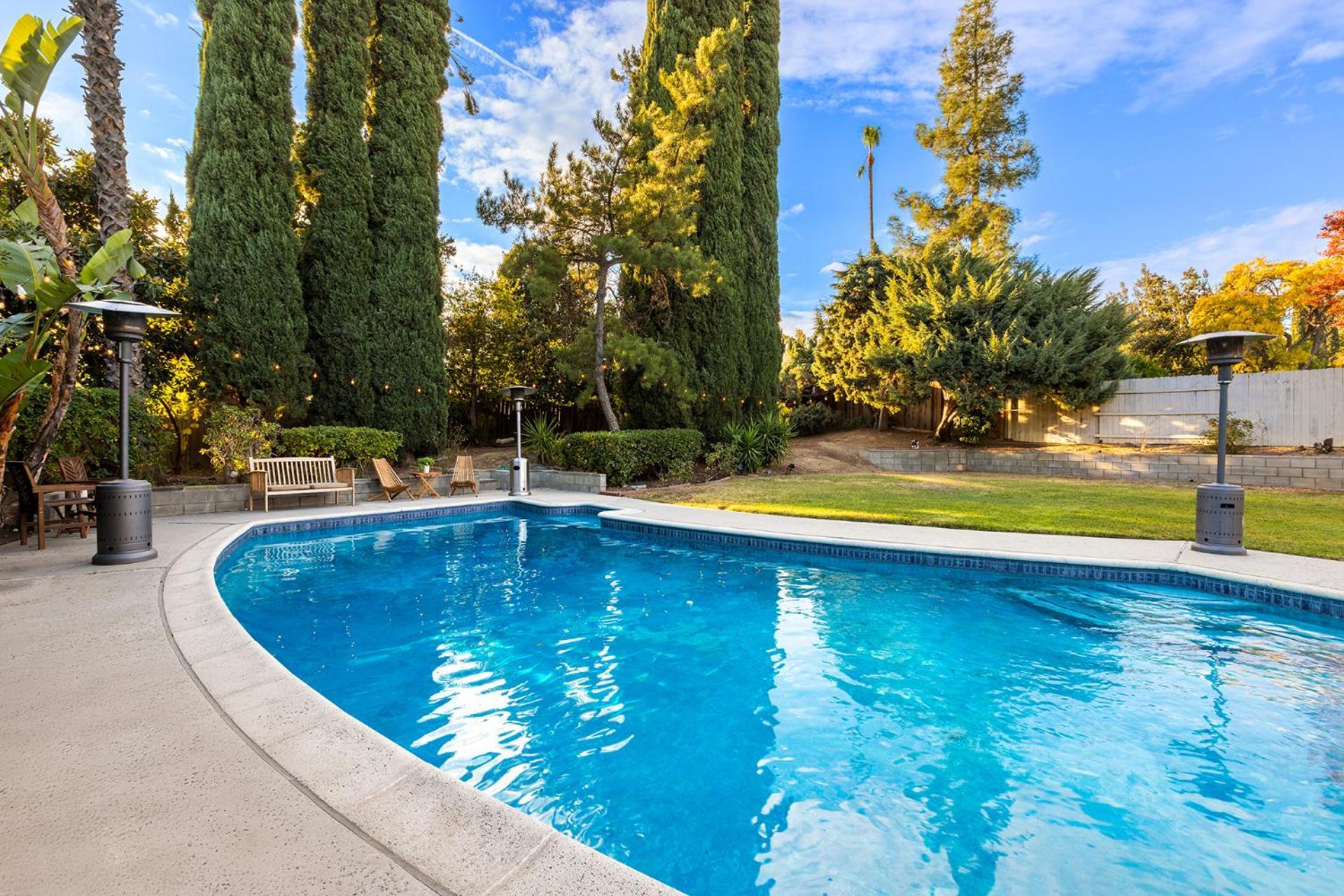Adorable 4 Bedroom With Pool & Holiday home Los Angeles