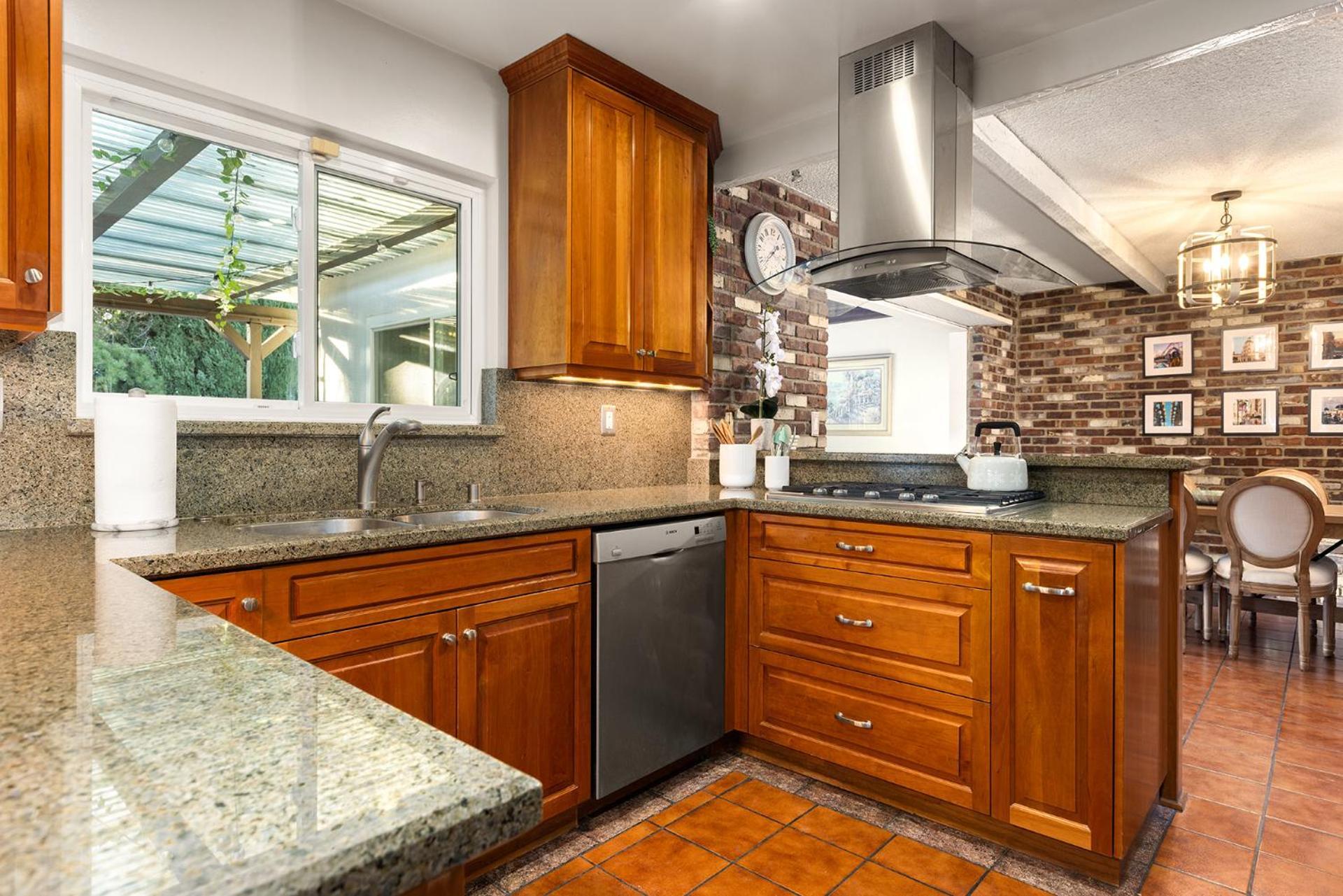 Holiday home Adorable 4 Bedroom With Pool & *
