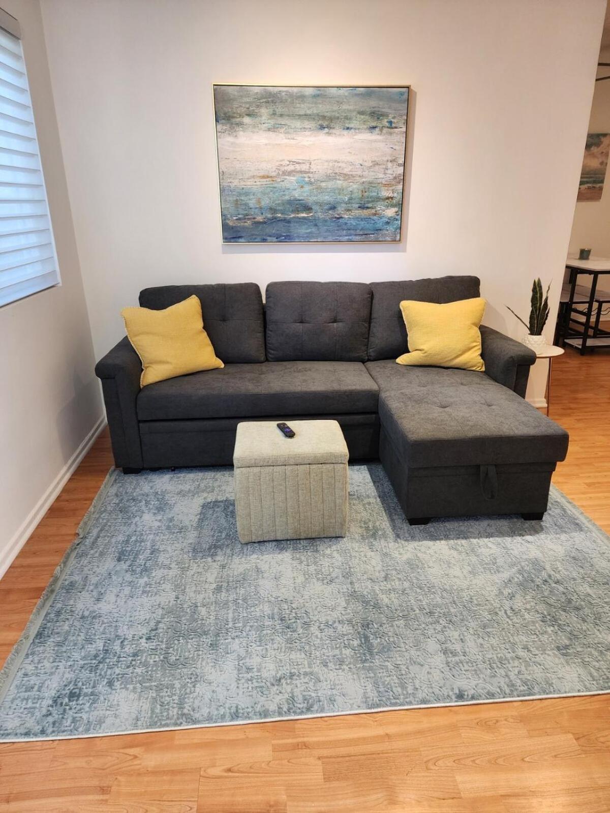 Spacious 1 Bedroom 1 Bath With Parking Apartment *
