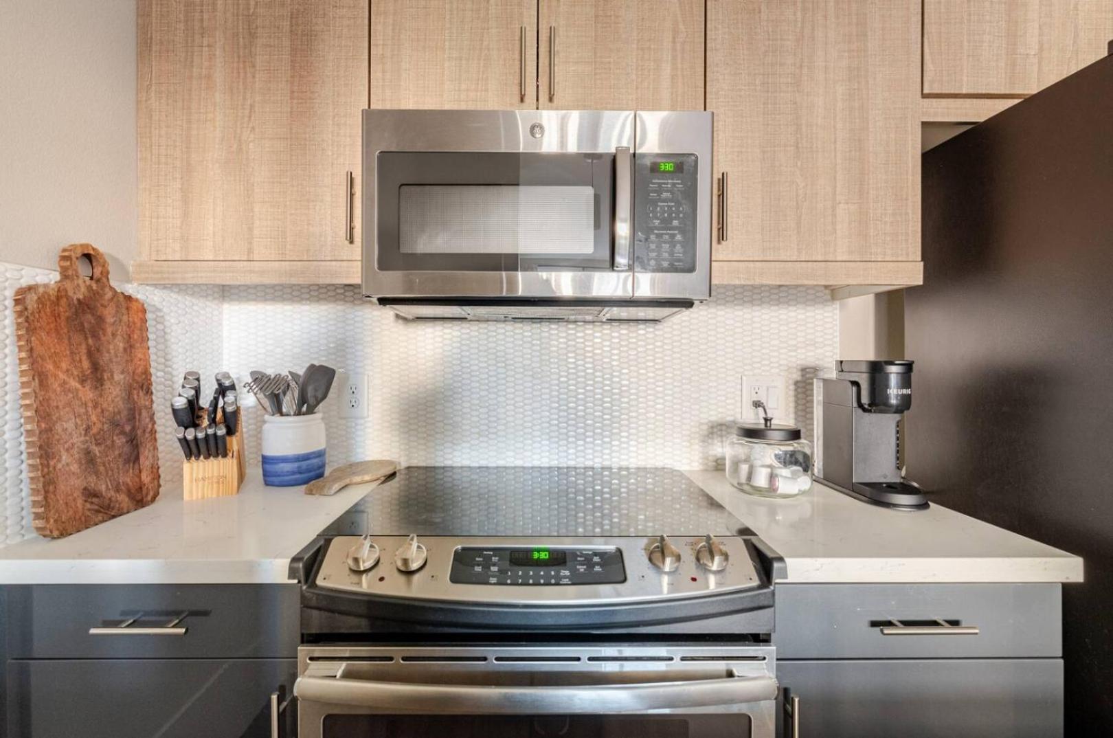 West Hollywood 2bdr Apartment *