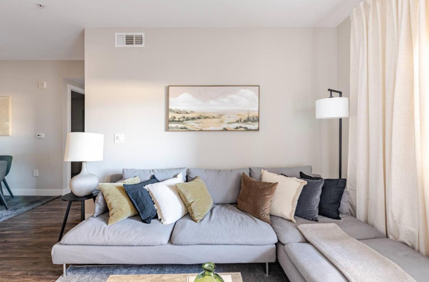 West Hollywood 2bdr Apartment *