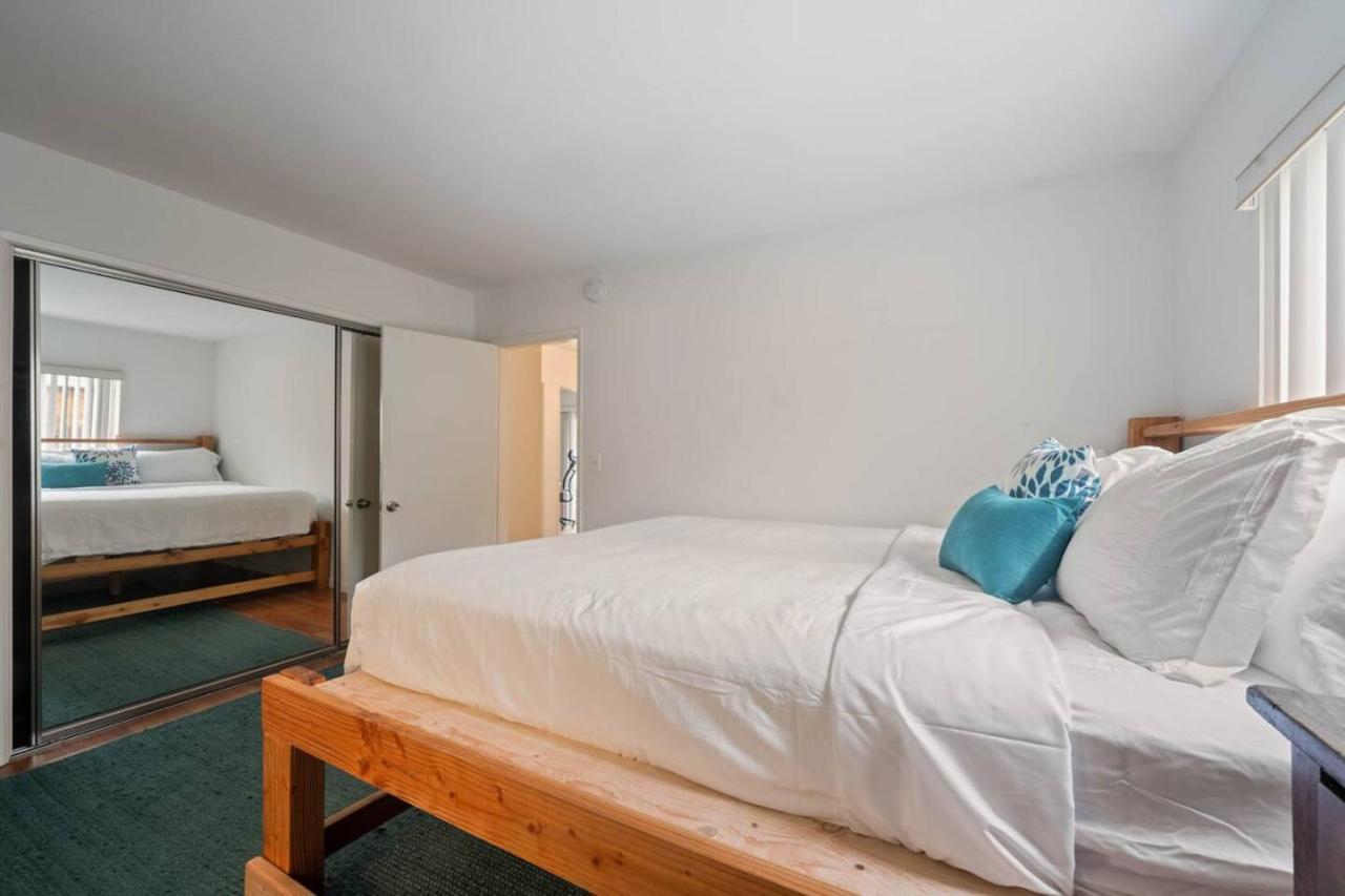 Sawtelle Serenity- Modern Comfort Holiday home Los Angeles