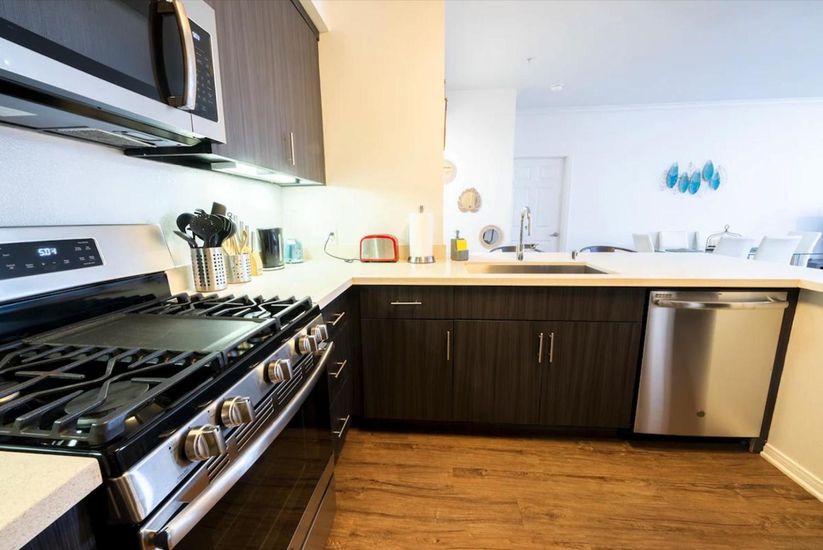 Apartment Elegant In Mdr-venice With Pool, Hottub & Gym *