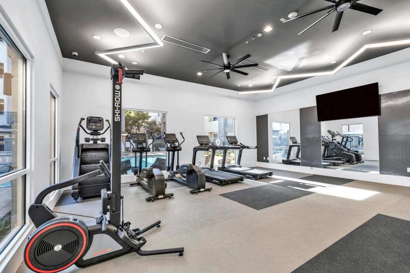 Apartment Elegant In Mdr-venice With Pool, Hottub & Gym