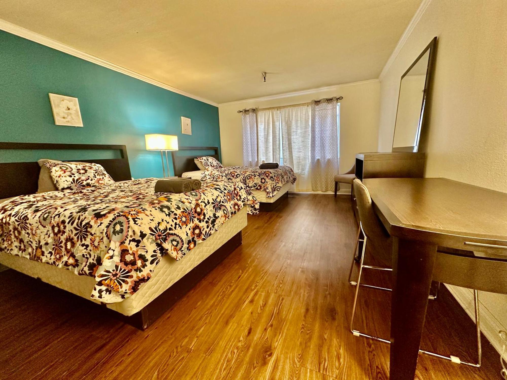 A09 Majestic Hotel *