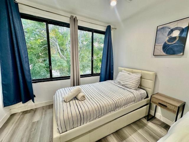Cozy Pico 3bedroom - 1bath Apartment *