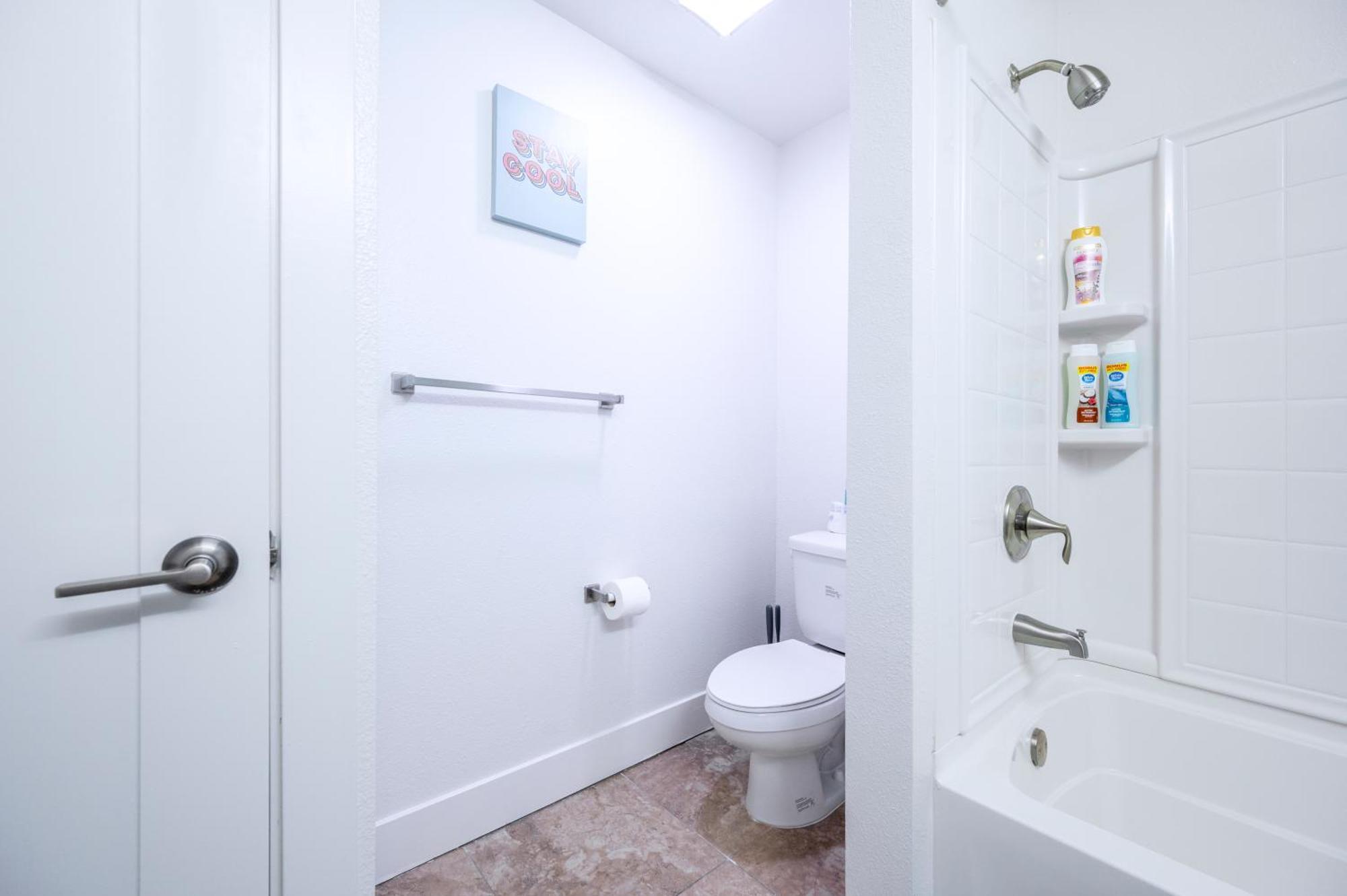 Cozy Marina 2bed2bath Units Pool Gym Jacuzzi Free Parking Capsule hotel