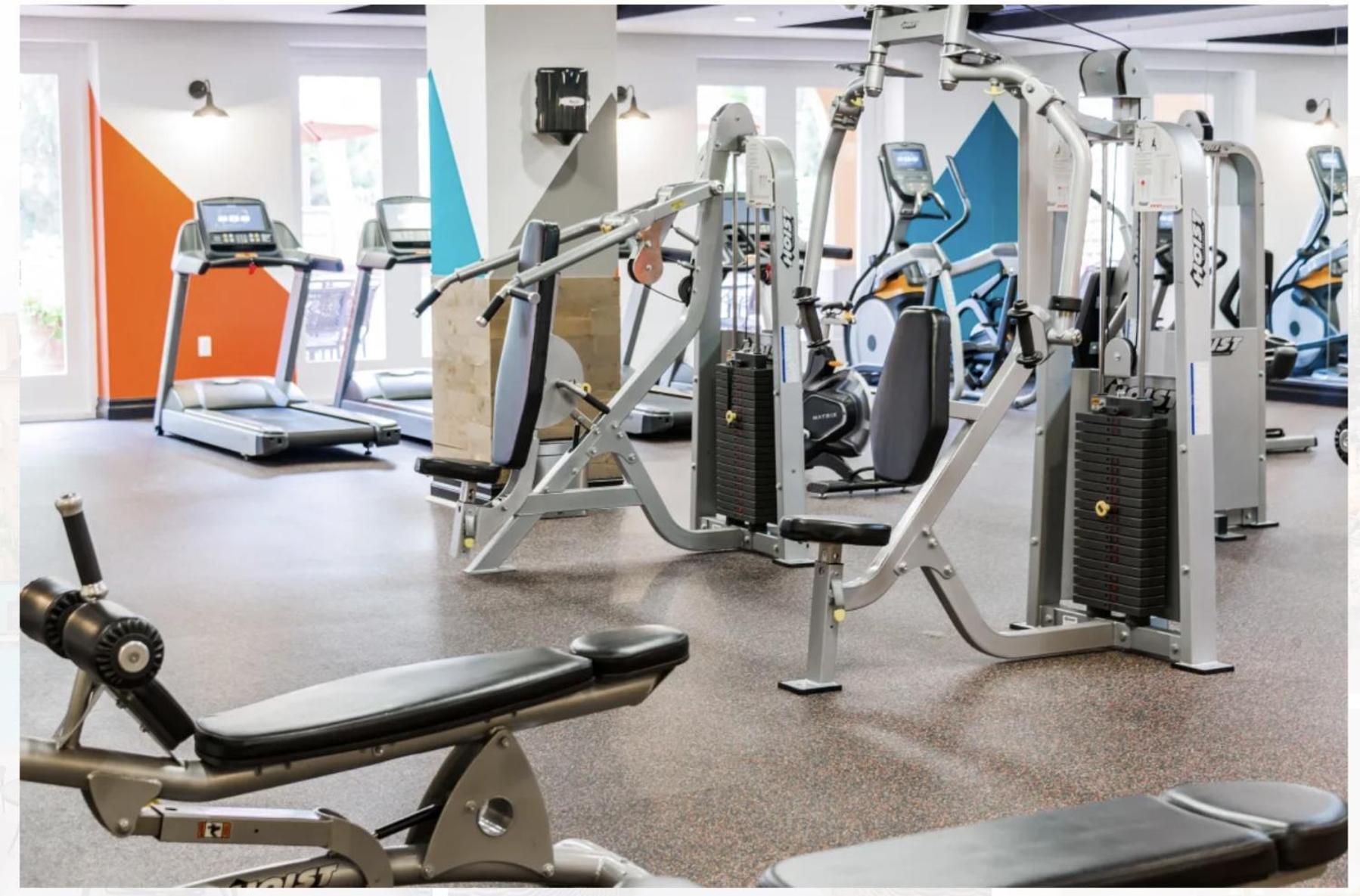 Capsule hotel Cozy Marina 2bed2bath Units Pool Gym Jacuzzi Free Parking *