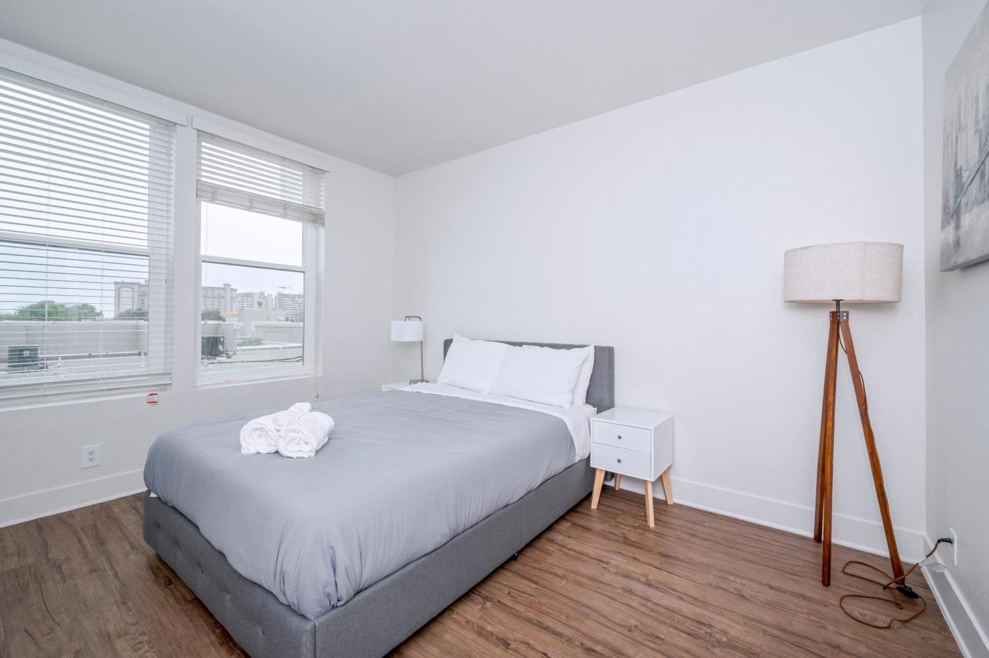 Cozy Marina 2bed2bath Units Pool Gym Jacuzzi Free Parking *