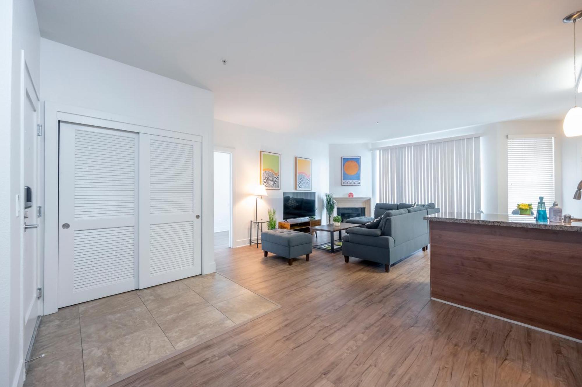 Cozy Marina 2bed2bath Units Pool Gym Jacuzzi Free Parking Capsule hotel *