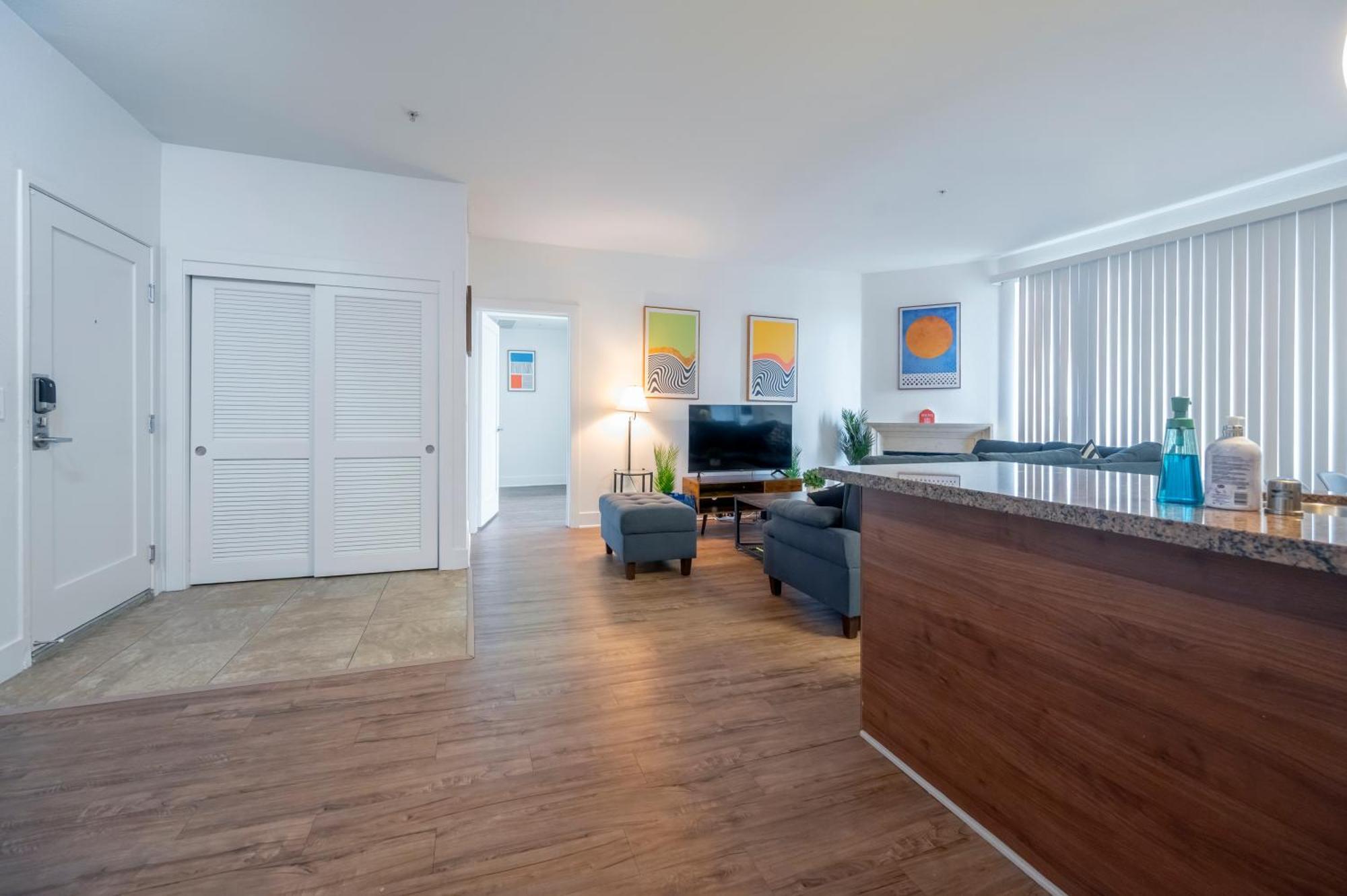 Cozy Marina 2bed2bath Units Pool Gym Jacuzzi Free Parking *
