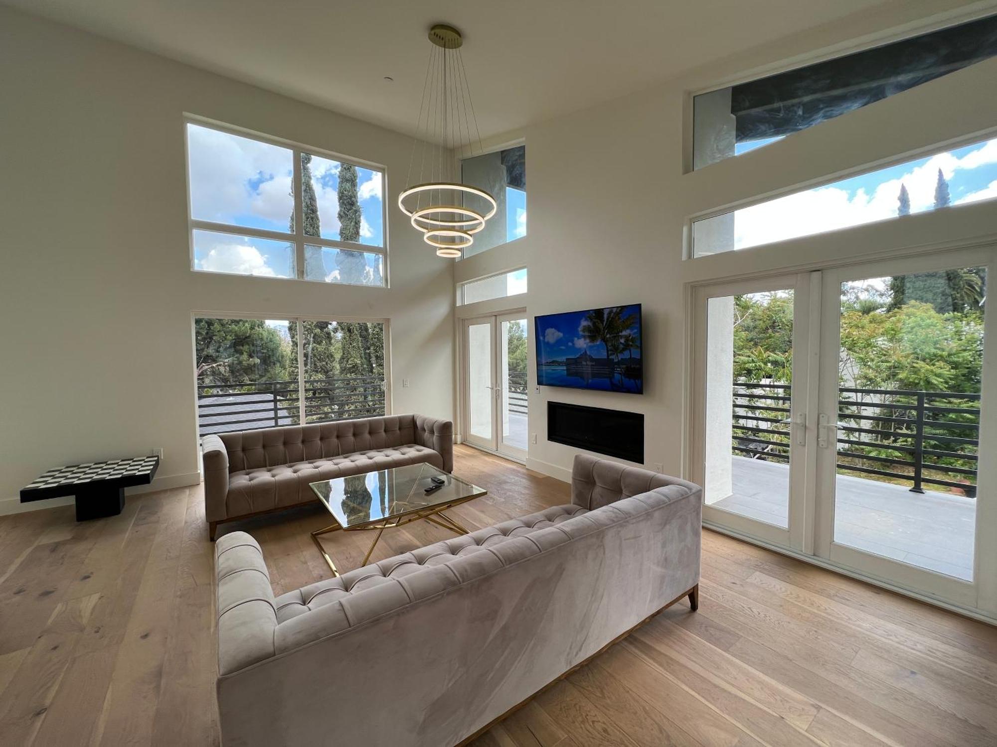 Gorgeous Private And Gated In Silver With Pool & Views *