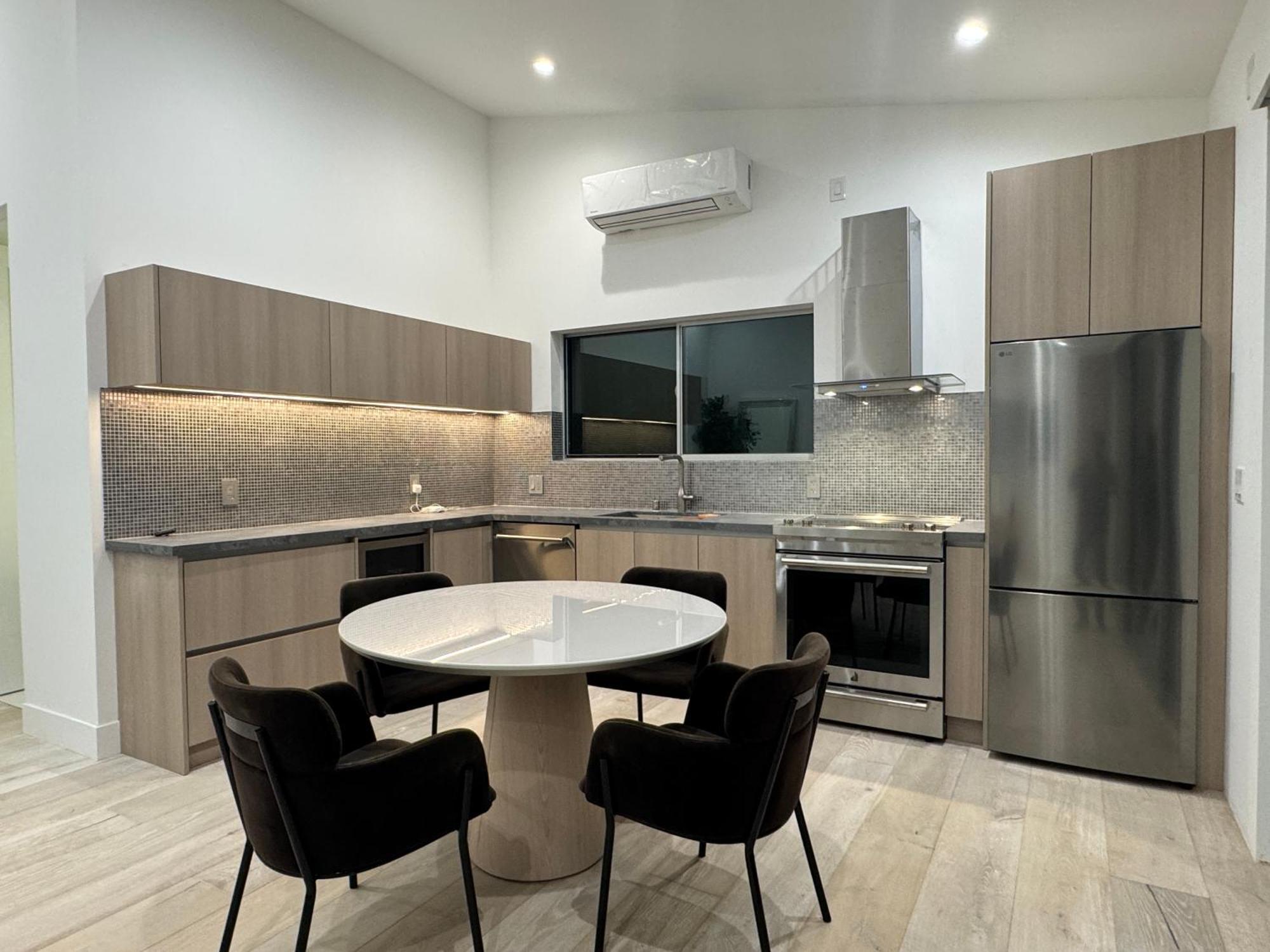 Gorgeous Private And Gated In Silver With Pool & Views * Los Angeles