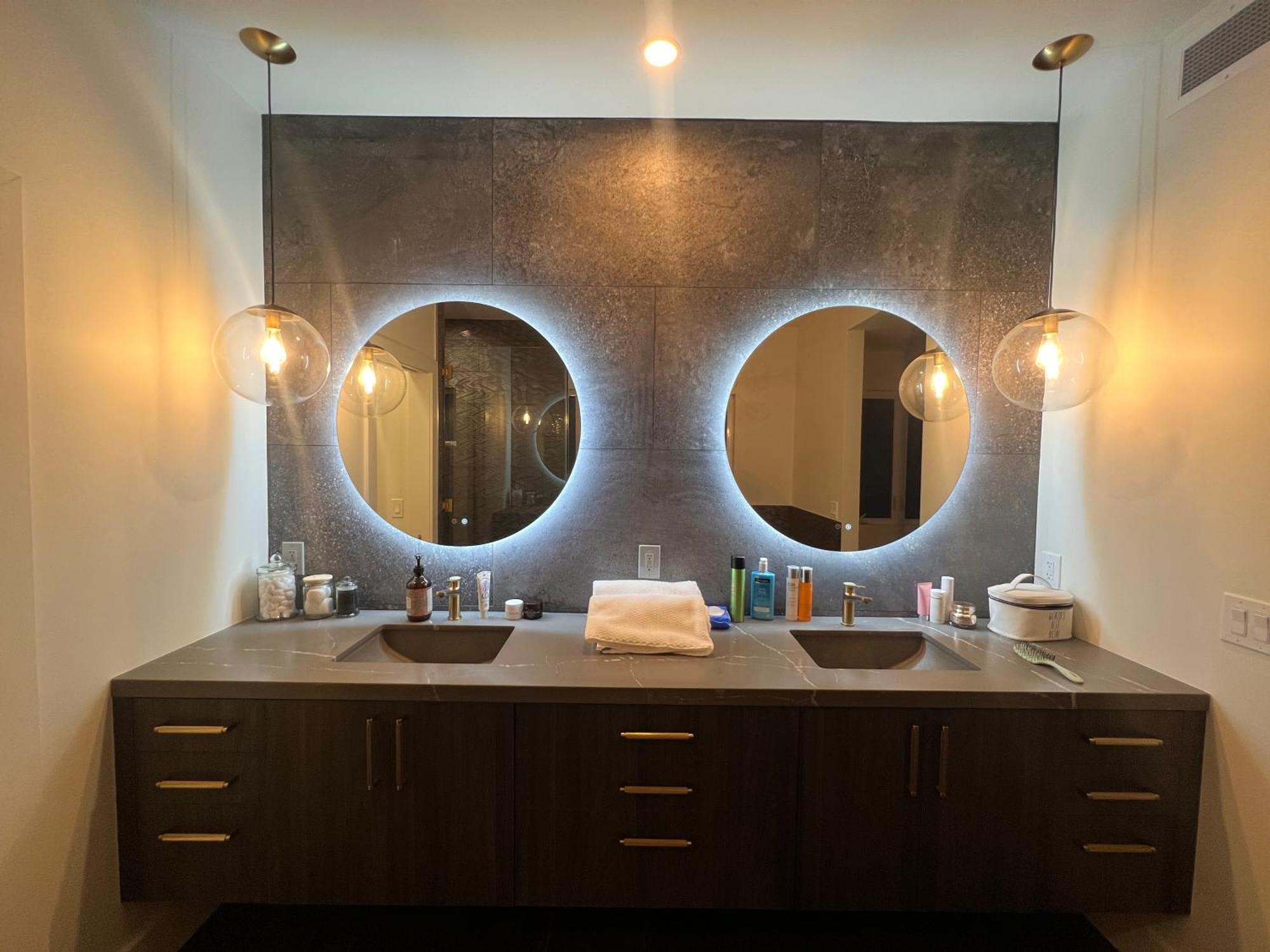 Gorgeous Private And Gated In Silver With Pool & Views *