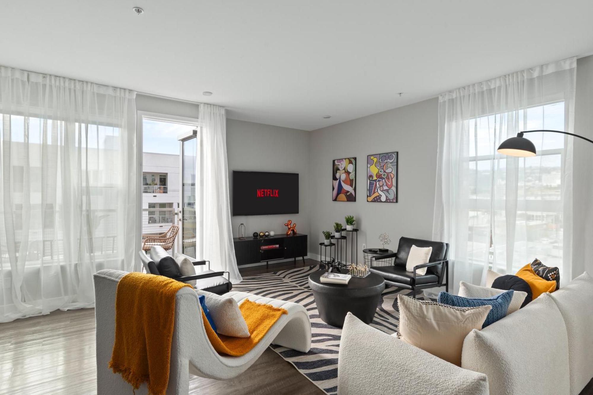Cozy And Spacious Apartment's In The Heart Of La Los Angeles
