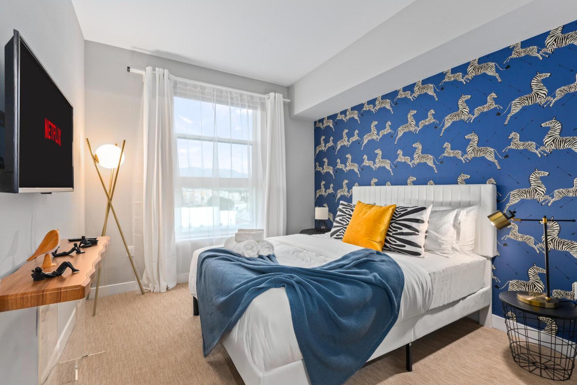 Cozy And Spacious Apartment's In The Heart Of La *