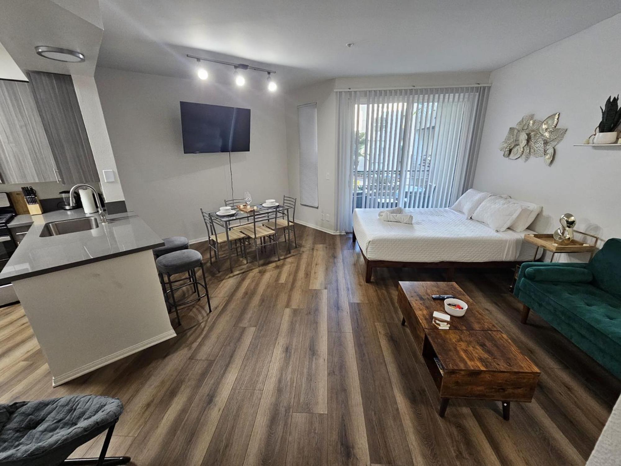 Elegant In Mdr-venice With Pool, Hottub & Gym Apartment Los Angeles