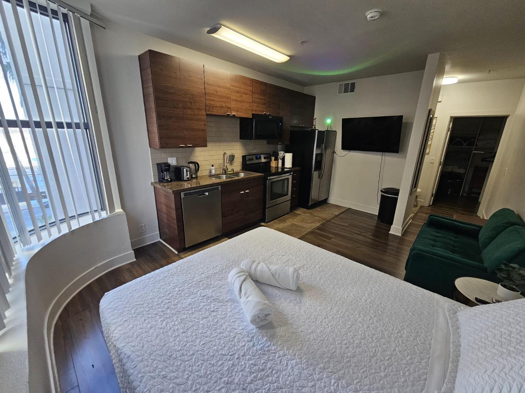 Apartment Elegant In Mdr-venice With Pool, Hottub & Gym